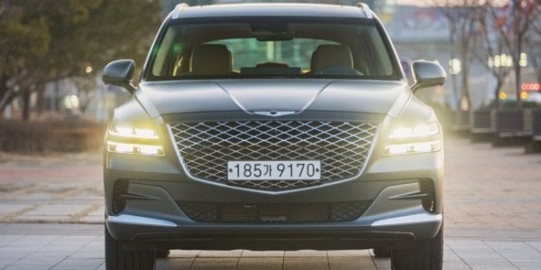 Электрический Genesis eG80 с батареей на крыше