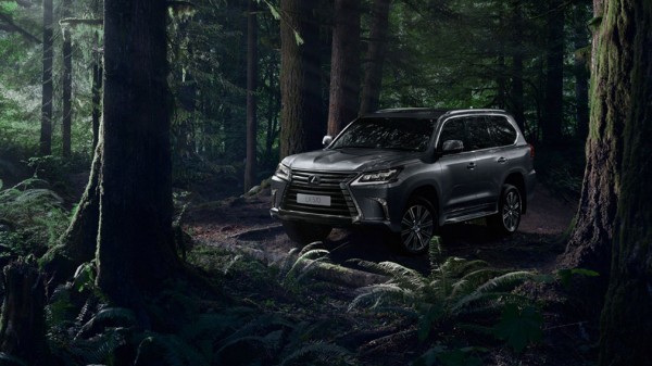 Внедорожник Lexus LX получил две спецверсии в РФ