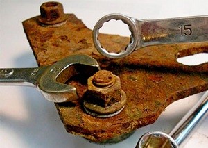 Как открутить прикипевший болт