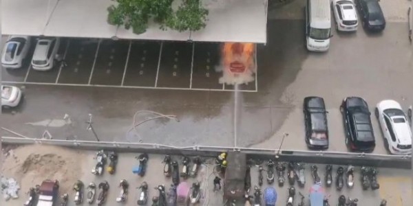 Китайский электрокар взорвался во время зарядки (видео)