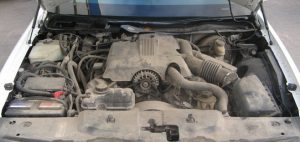 Наружный очиститель масла и других загрязнений с двигателя автомобиля