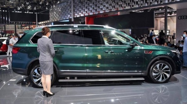 &laquo;Не все то золото, что блестит&raquo;: кросс-лимузин Hongqi HS7+