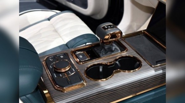 &laquo;Не все то золото, что блестит&raquo;: кросс-лимузин Hongqi HS7+