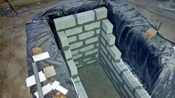 Смотровая яма в гараже: как сделать?