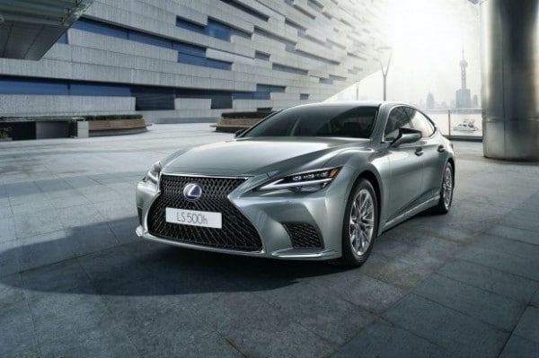У Lexus обновился гибридный флагман LS 500h