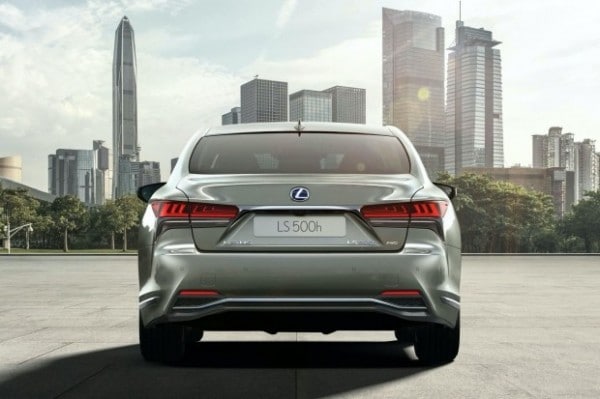 У Lexus обновился гибридный флагман LS 500h