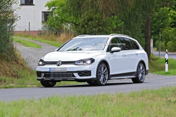 VW Golf рассекретился до премьеры