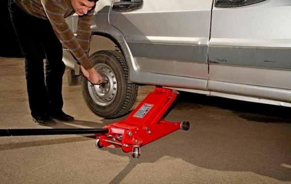 Выбор подкатного домкрата