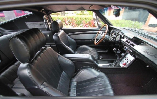 Взгляд со стороны на форд мустанг элеонор