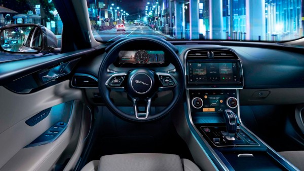 Jaguar представил обновленный XE с дизельным гибридом