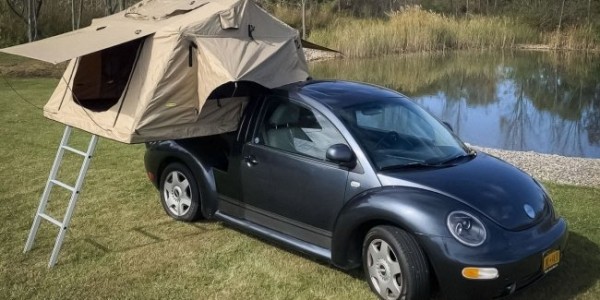 Жук на природе: VW New Beetle напомнил о себе