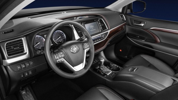 Toyota отзывает 1,5 млн автомобилей из-за проблем с бензонасосом