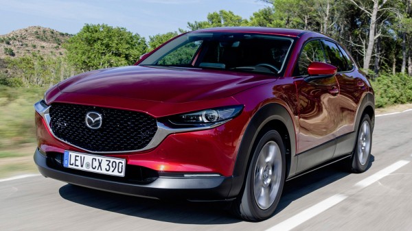 Самый доступный кроссовер Mazda появится в России до конца года