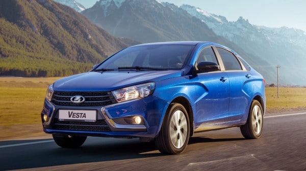 В Сети показали, как может выглядеть новая Lada Vesta FL