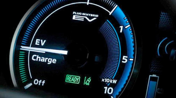 Внешность обновленного Mitsubishi Eclipse Cross рассекретили до премьеры