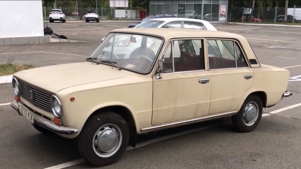 Посмотрите на 38-летнюю &laquo;Копейку&raquo; в идеальном состоянии с крошечным пробегом