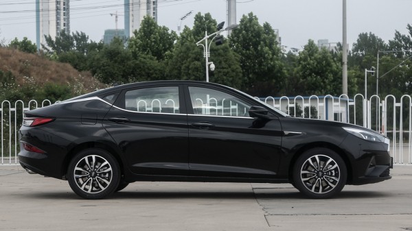 Раскрыта возможная стоимость лифтбека JAC J7