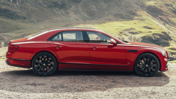 Компания Bentley представила новый Flying Spur V8