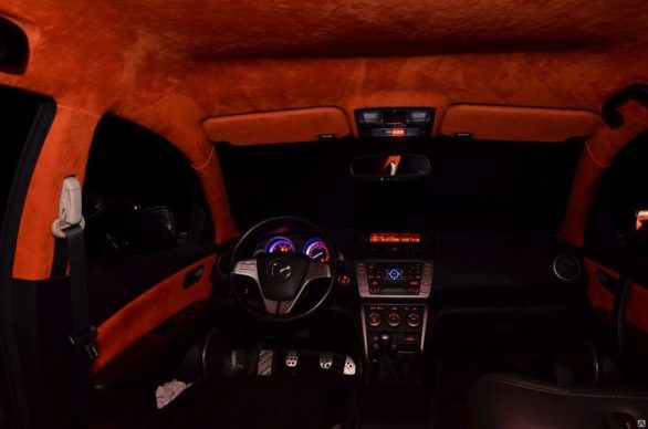 Алькантара в автомобиле: что это, преимущества и особенности