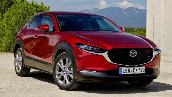 Самый доступный кроссовер Mazda появится в России до конца года