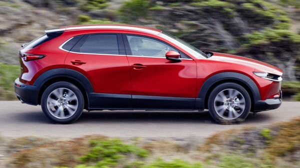 Самый доступный кроссовер Mazda появится в России до конца года
