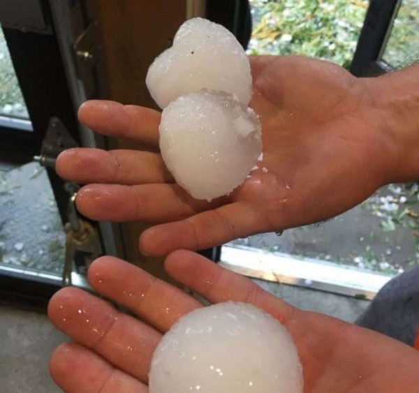 Что делать, если авто попало под град: 10 важных советов