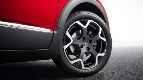 Crossland X обновился