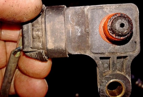 Датчик абсолютного давления воздуха (ДАД)