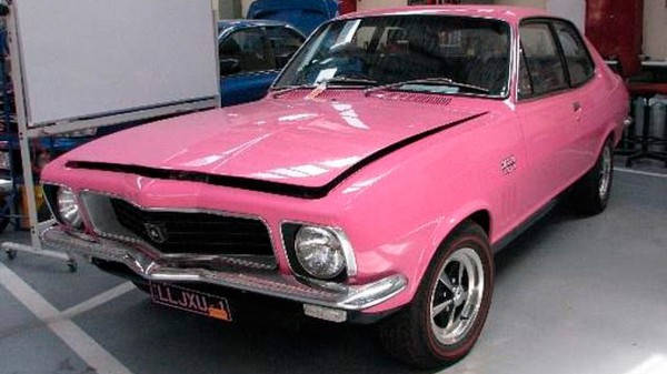 Угнанный 28 лет назад автомобиль по прозвищу Sexy Lexy вернулся к владелице