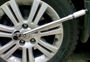 Динамометрический ключ для автомобиля