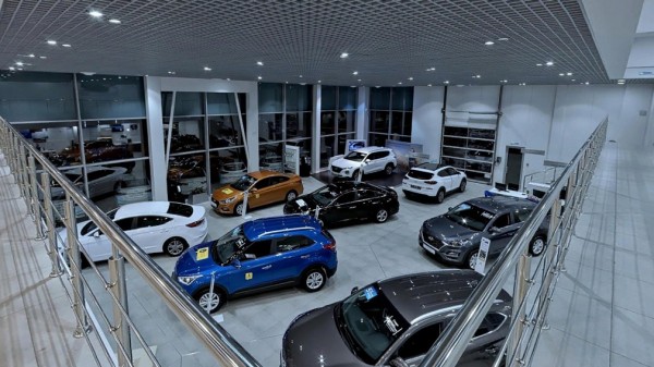 Автомобили подорожали на 15% из-за ослабления рубля