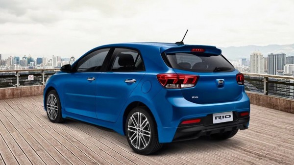 Kia показала обновленный седан Kia Rio