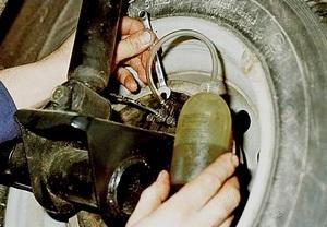 Как правильно прокачать тормоза автомобиля