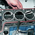 Как устранить течь масла из-под крышки клапанов