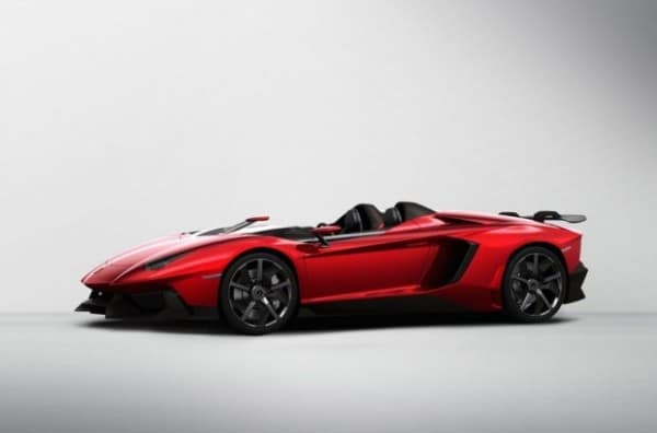 Lamborghini вывела на тесты прощальний Aventador?