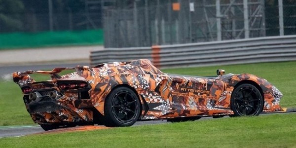 Lamborghini вывела на тесты прощальний Aventador?