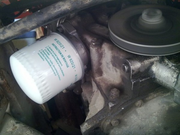 Масло течет из-под масляного фильтра: почему так происходит и что делать водителю