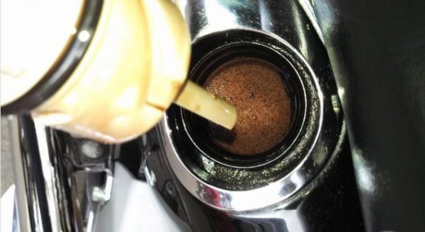 Масло в моторе пенится: причины