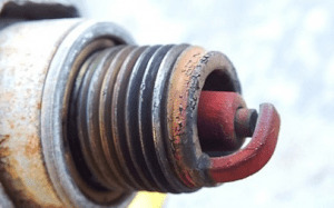 О чем говорит нагар на свечах зажигания и его цвет