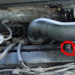 Почему через сапун выдавливает масло: как устранить неисправность