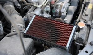 Почему через сапун выдавливает масло: как устранить неисправность