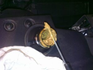 Почему образуется эмульсия на щупе и крышке маслозаливной горловины