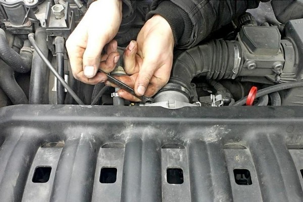 Подсос воздуха во впускном коллекторе &mdash; симптомы