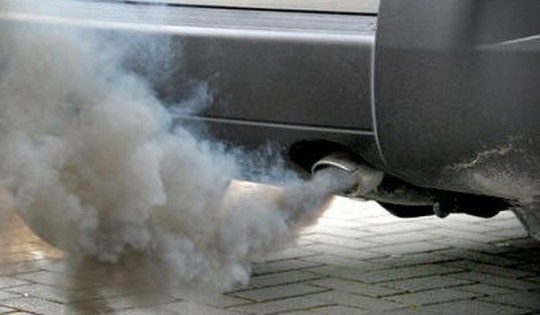 После запуска двигателя черный или сизый дым