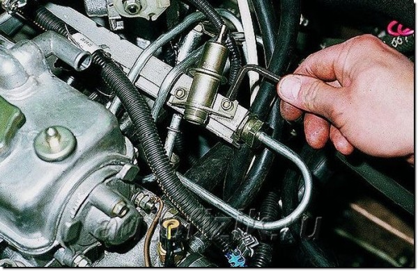 Регулятор давления топлива: проверка и признаки неисправности