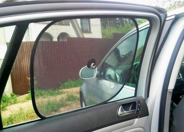 Шторки на автомобильные стекла &mdash; варианты выбора и установки