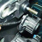 Скрежет, стук или свист во время запуска мотора