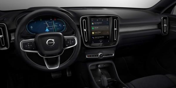 Слева направо и наоборот: новый салон от Volvo