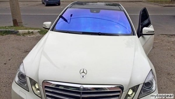 Тонирование атермальной пленкой лобового стекла автомобиля