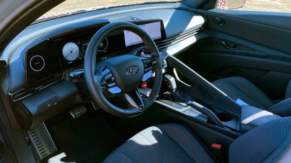 Стали известны характеристики мощнейшей версии Hyundai Elantra